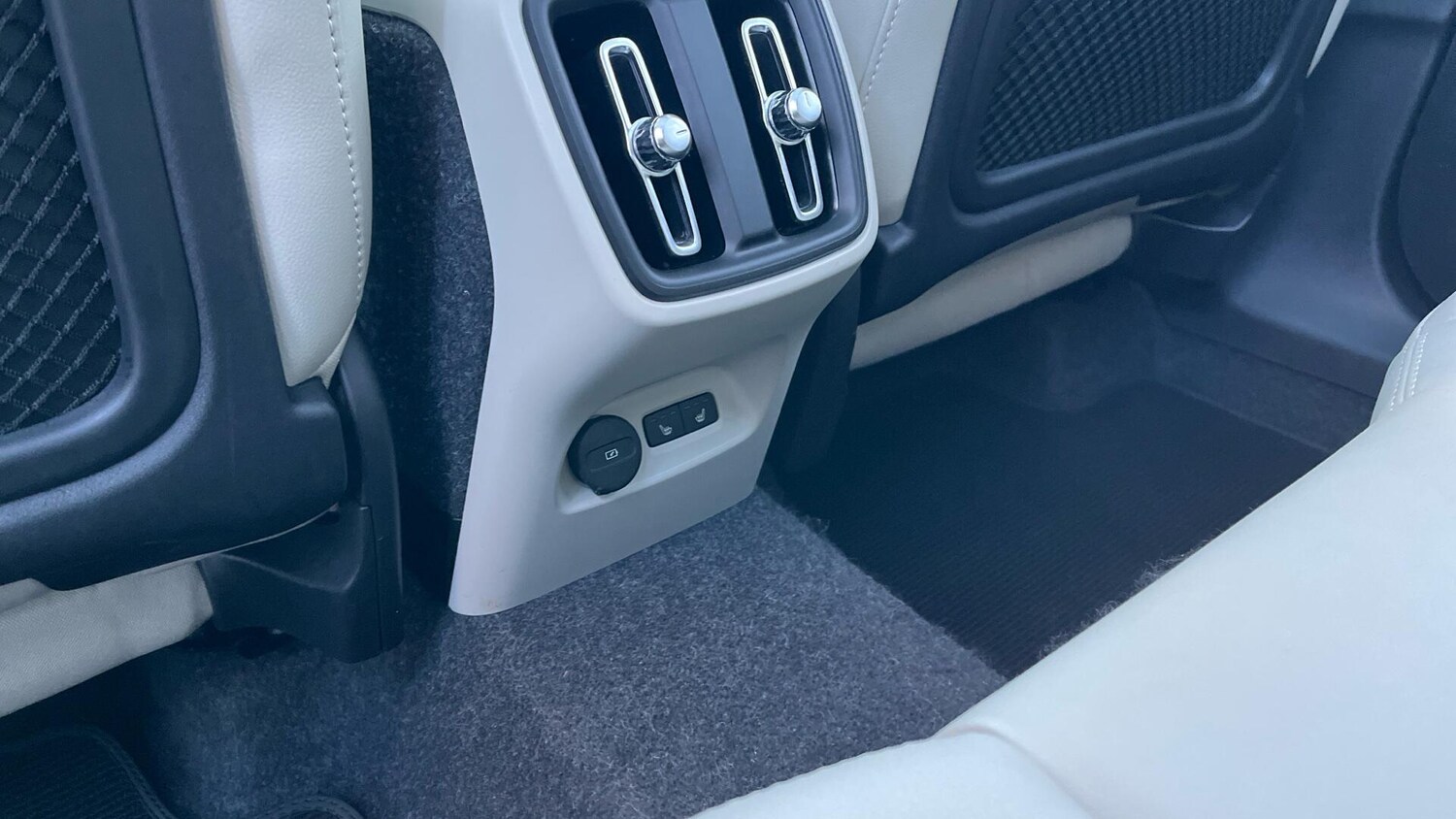 Used Volvo XC40 2024 for sale - 76239988: Photo 50