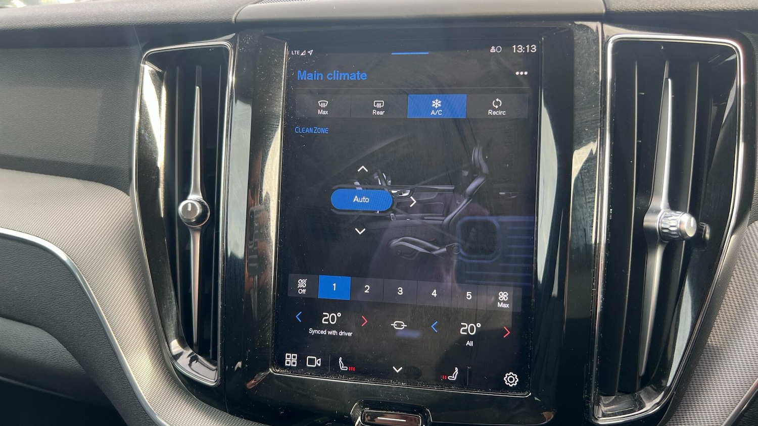 Used Volvo XC60 2023 for sale - 77598102: Photo 16