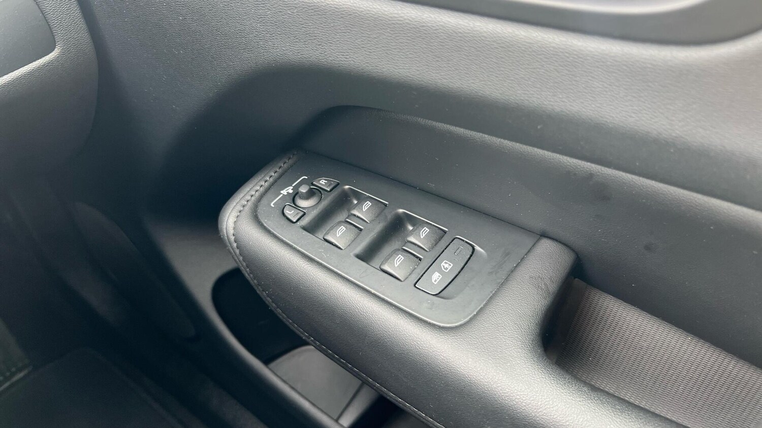 Used Volvo XC60 2023 for sale - 77598102: Photo 55