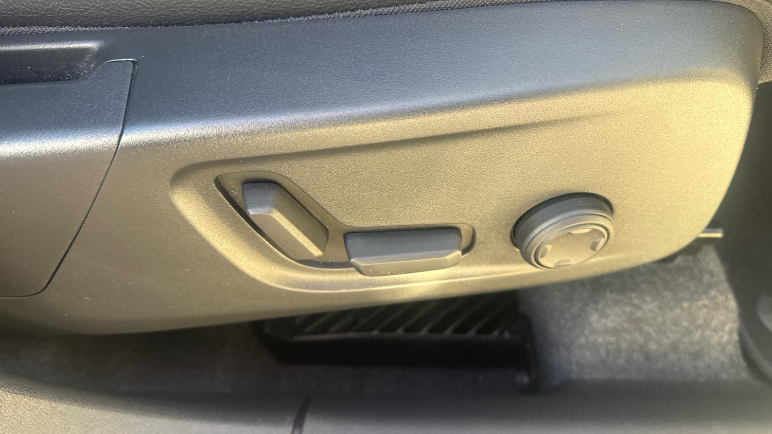 Used Volvo XC40 2025 for sale - 76666881: Photo 31