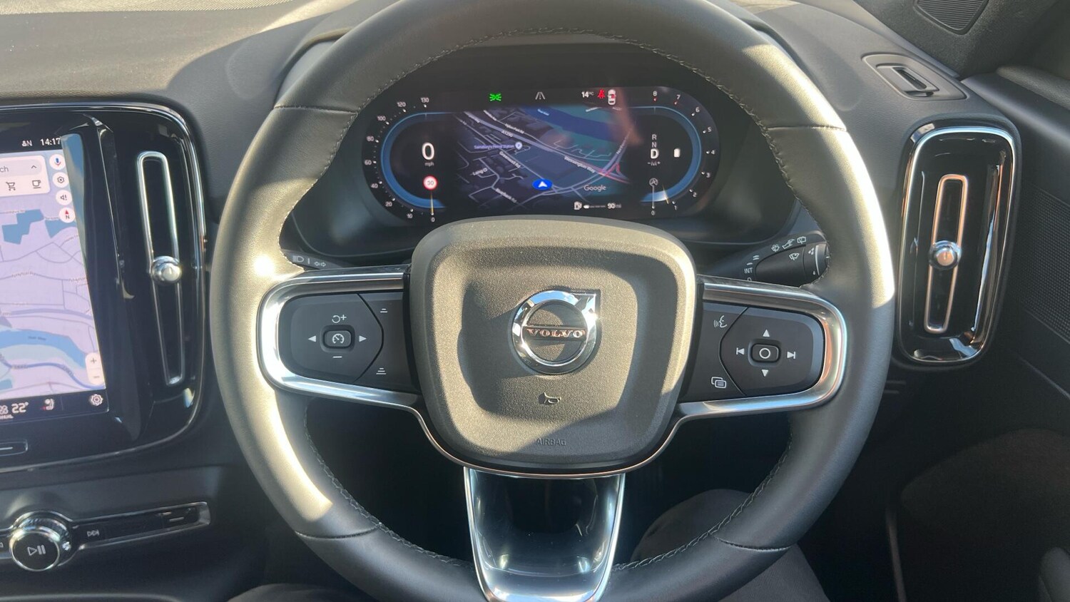 Used Volvo XC40 2023 for sale - 76247627: Photo 10