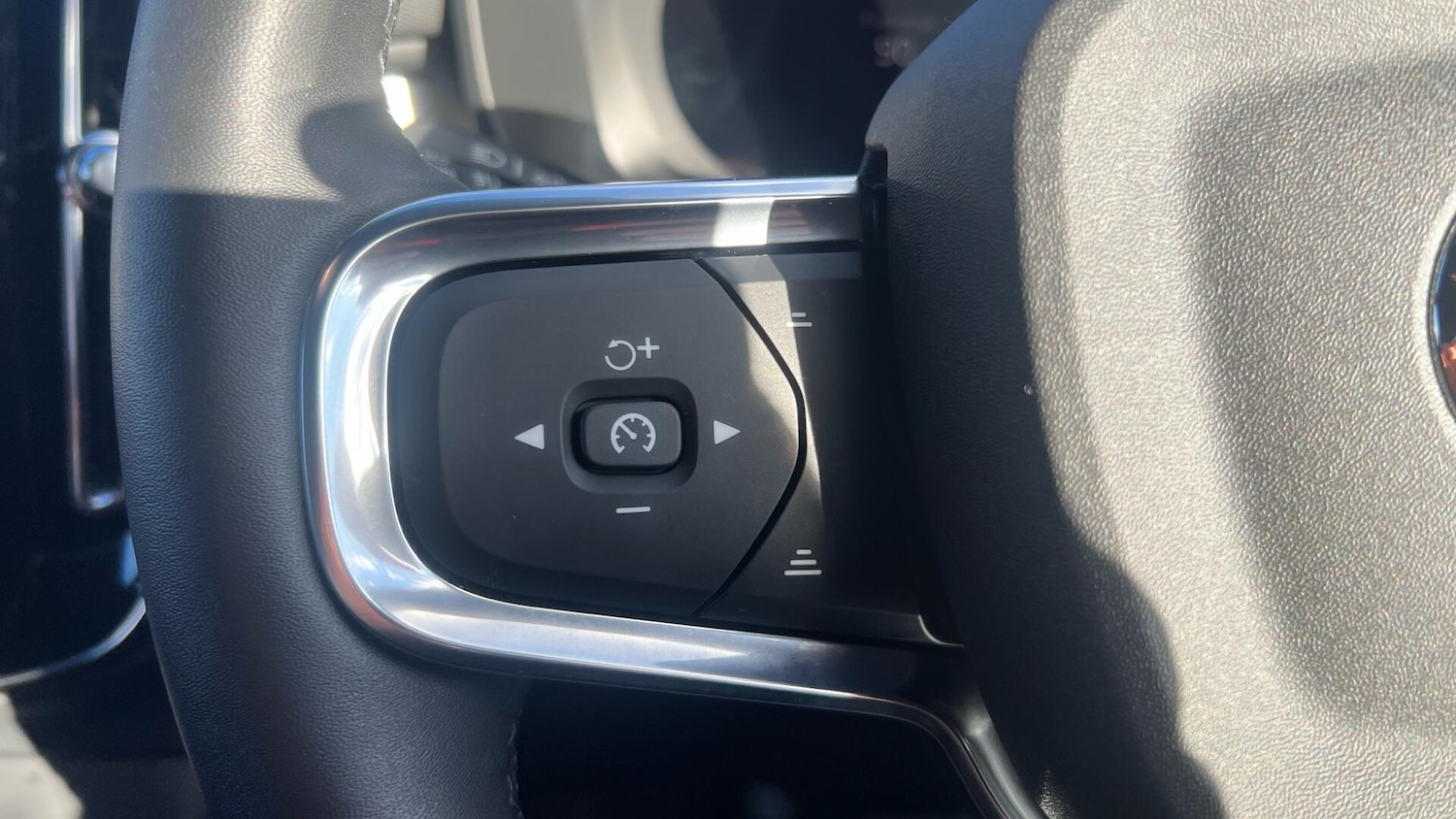 Used Volvo XC40 2023 for sale - 76247627: Photo 21