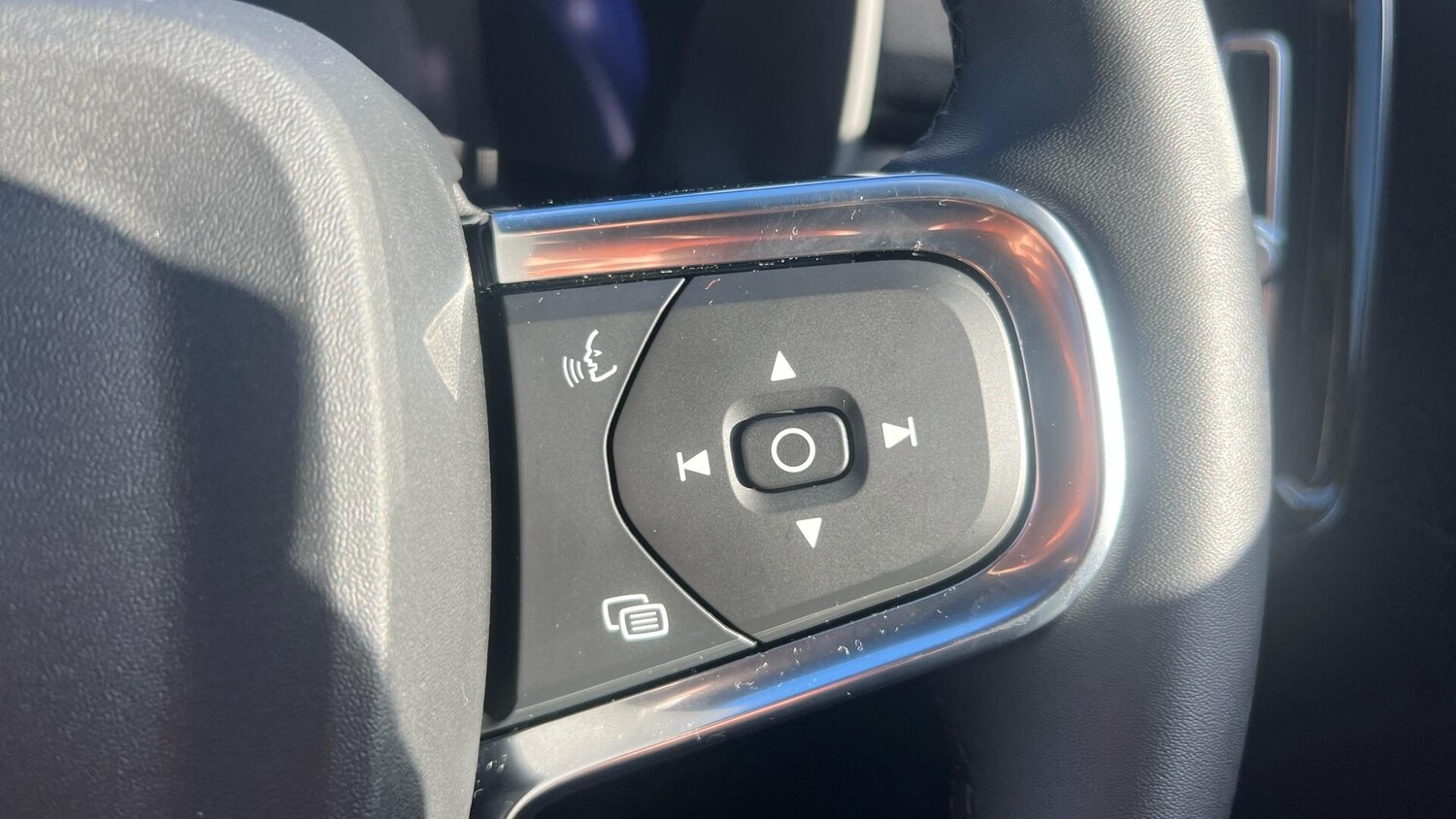 Used Volvo XC40 2023 for sale - 76247627: Photo 22