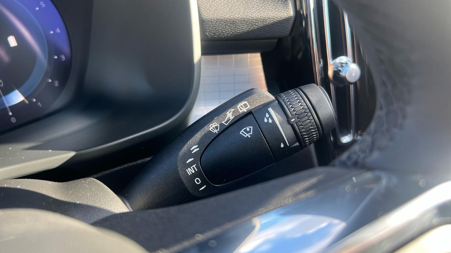 Used Volvo XC40 2023 for sale - 76247627: Photo 23