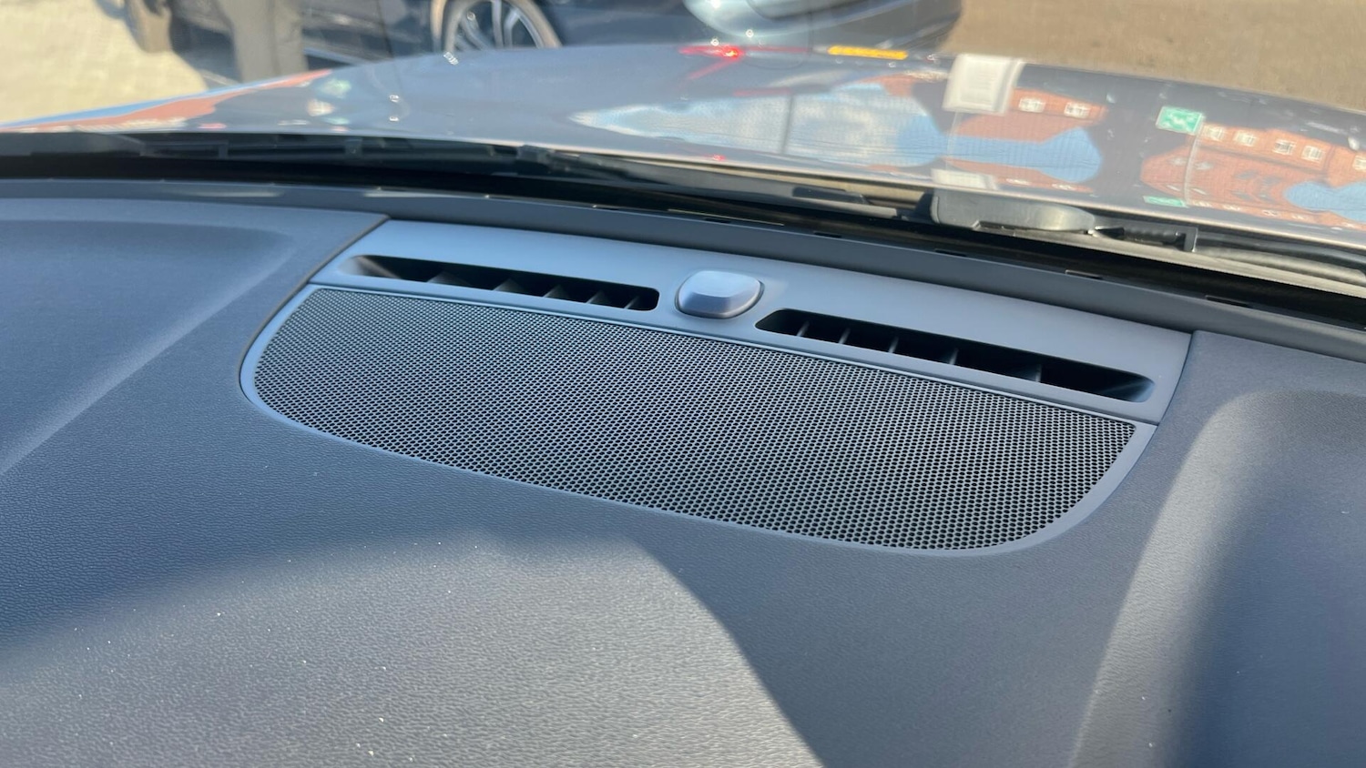 Used Volvo XC40 2023 for sale - 76247627: Photo 25