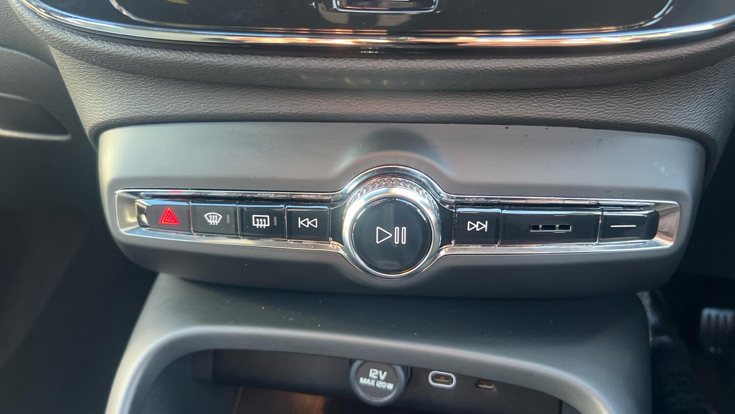 Used Volvo XC40 2023 for sale - 76247627: Photo 39