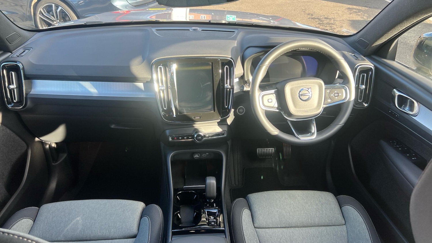 Used Volvo XC40 2023 for sale - 76247627: Photo 5