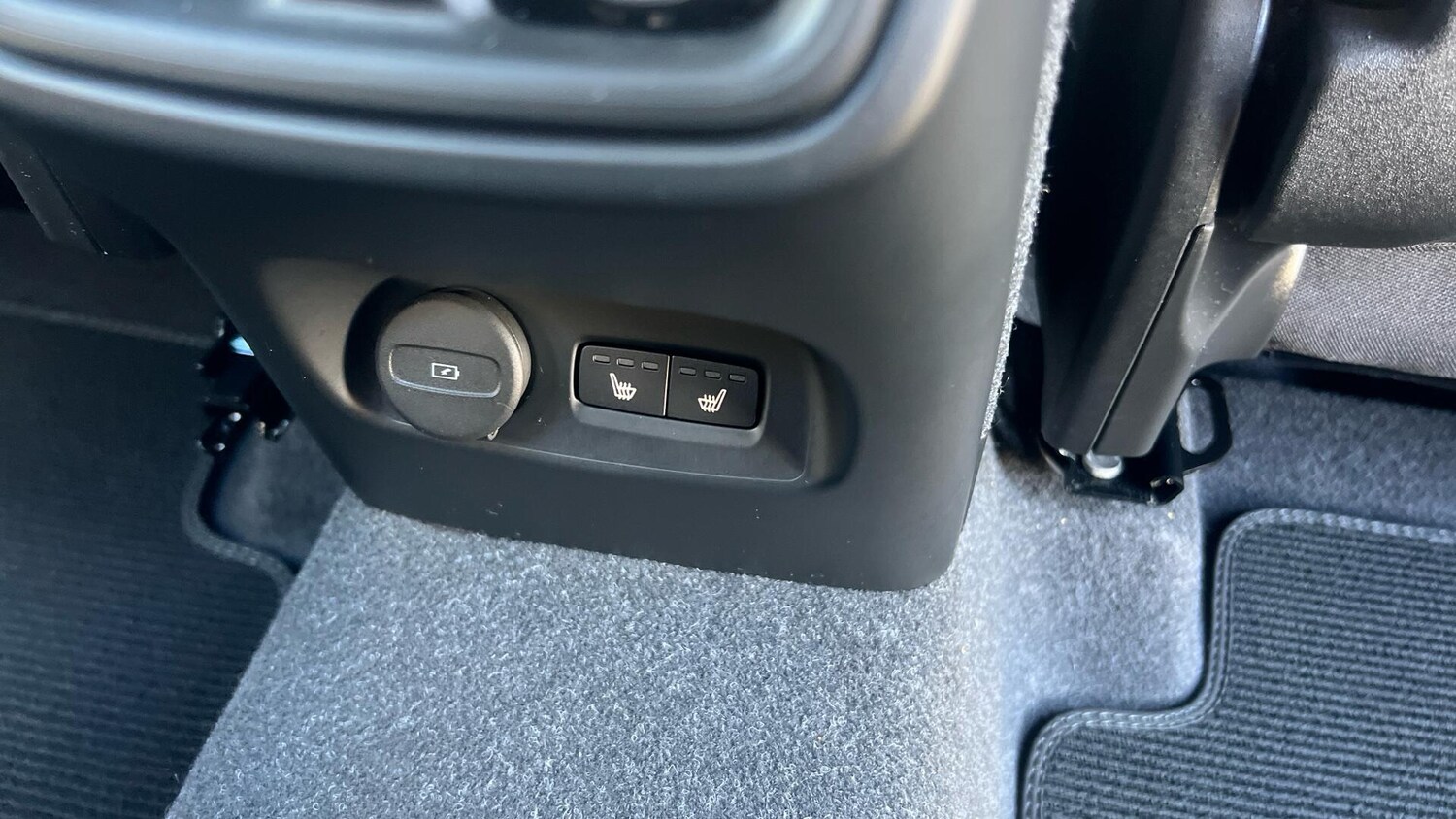 Used Volvo XC40 2023 for sale - 76247627: Photo 57