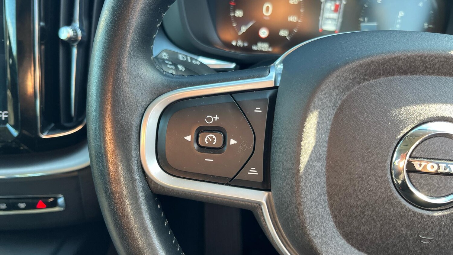 Used Volvo XC60 2020 for sale - 75990459: Photo 19