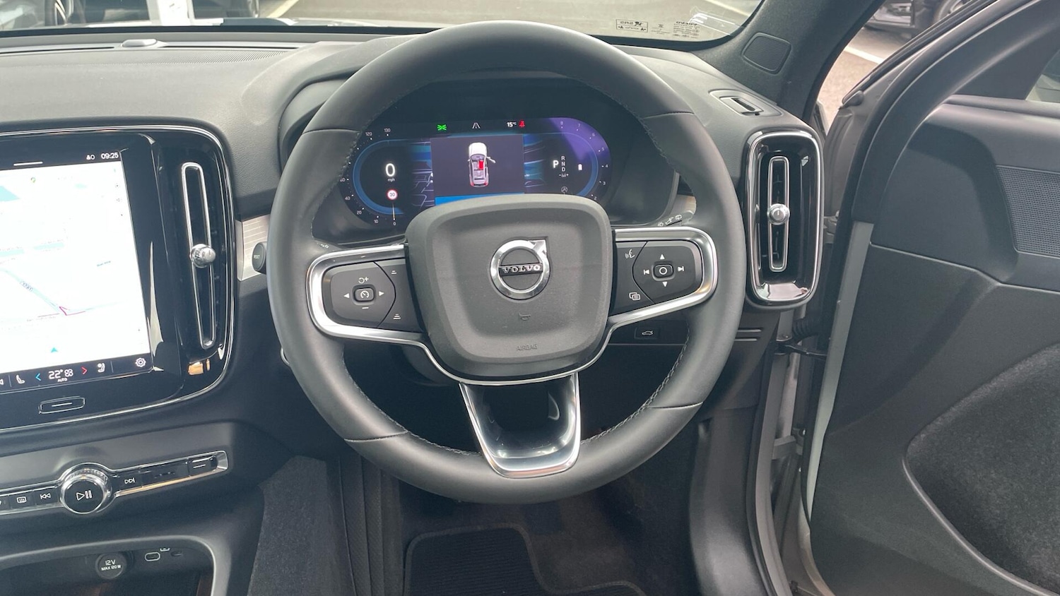 Used Volvo XC40 2023 for sale - 76072718: Photo 10