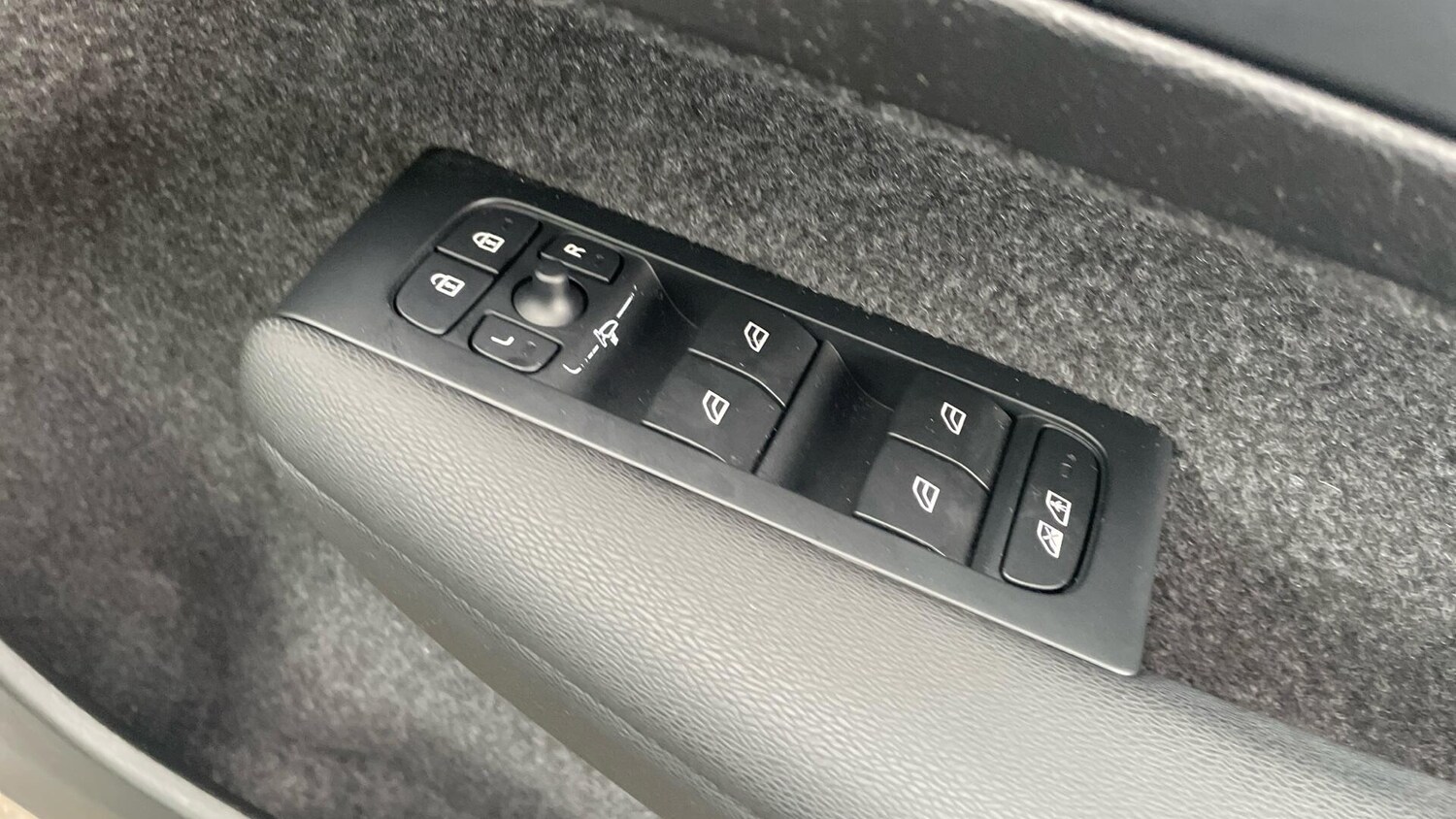 Used Volvo XC40 2023 for sale - 76072718: Photo 22