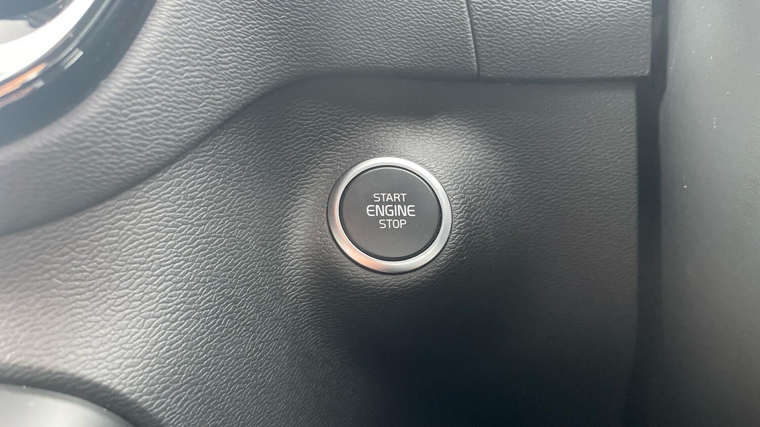 Used Volvo XC40 2023 for sale - 76072718: Photo 25