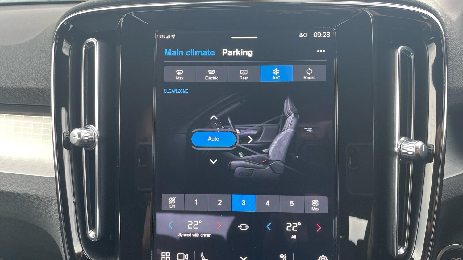 Used Volvo XC40 2023 for sale - 76072718: Photo 29