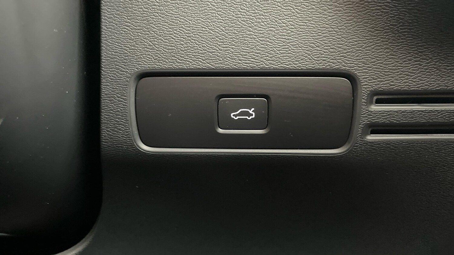 Used Volvo XC40 2023 for sale - 76072718: Photo 33