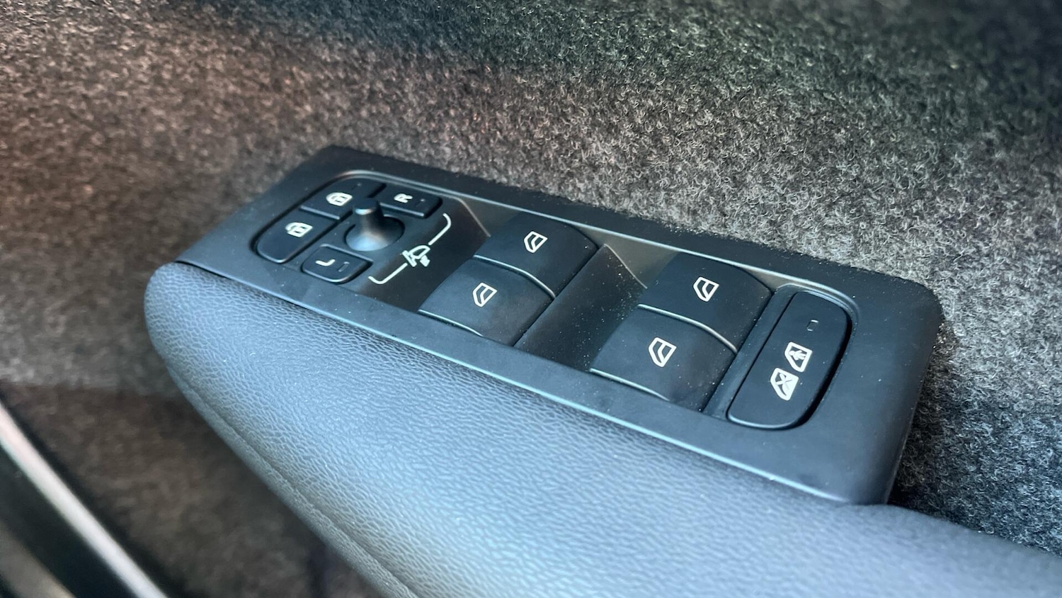 Used Volvo XC40 for sale - 77237578: Photo 24