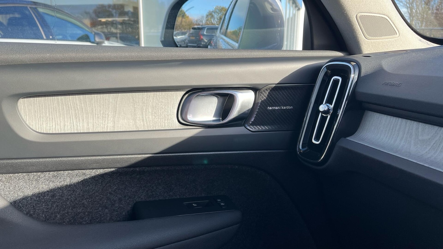 Used Volvo XC40 for sale - 77237578: Photo 29