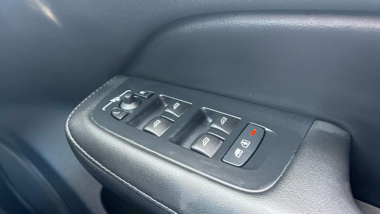 Used Volvo V60 2025 for sale - 77908762: Photo 24