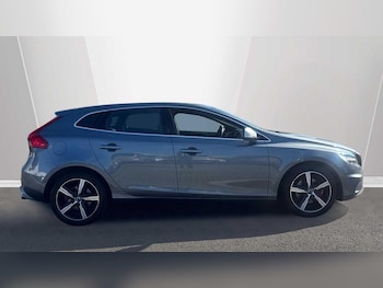 Used Volvo V40 2019 for sale - 78301239: Photo