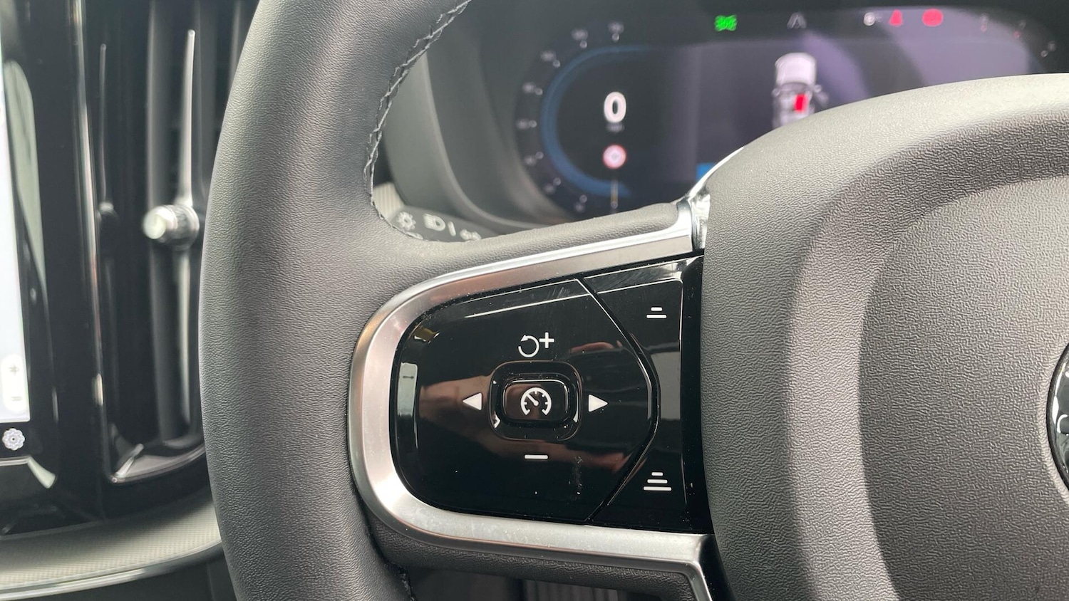 Used Volvo XC60 2023 for sale - 77439990: Photo 19