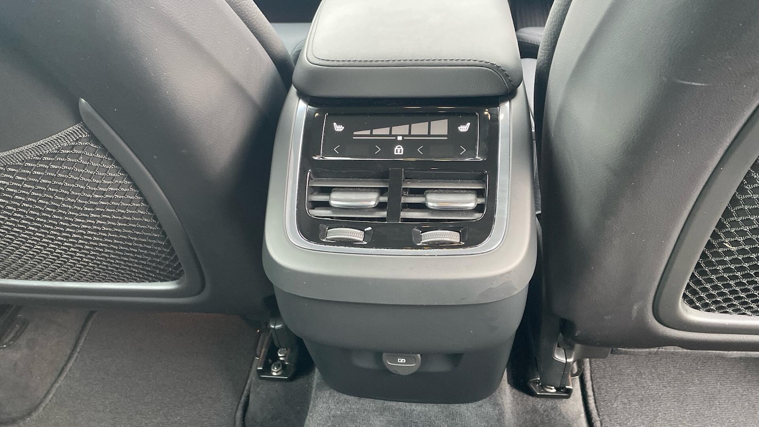 Used Volvo XC60 2023 for sale - 77439990: Photo 40