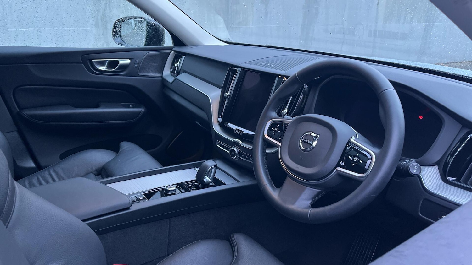 Used Volvo XC60 2025 for sale - 76990273: Photo 4