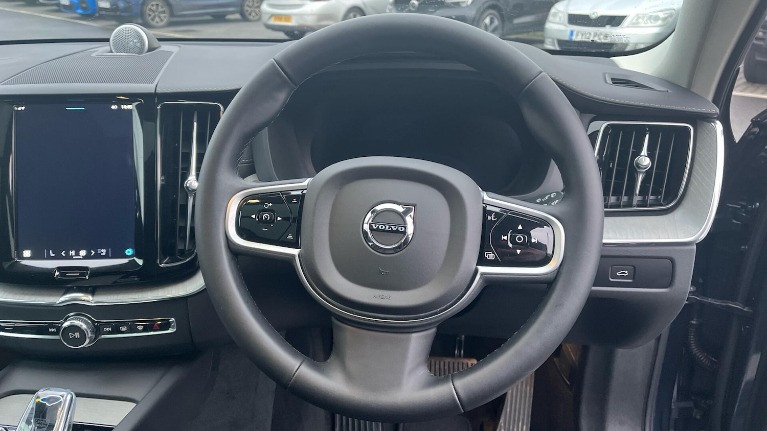 Used Volvo XC60 2025 for sale - 77238178: Photo 10