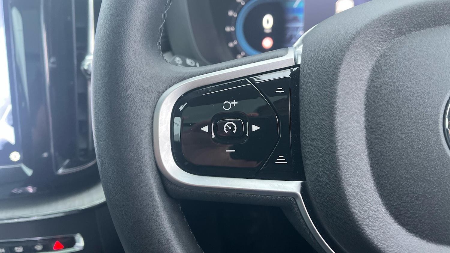 Used Volvo XC60 2025 for sale - 77238178: Photo 22