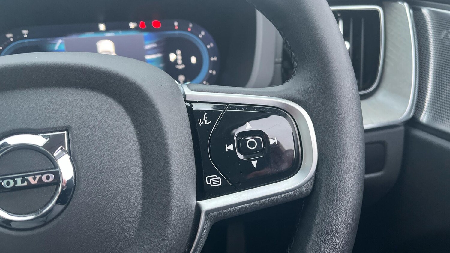 Used Volvo XC60 2025 for sale - 77238178: Photo 23