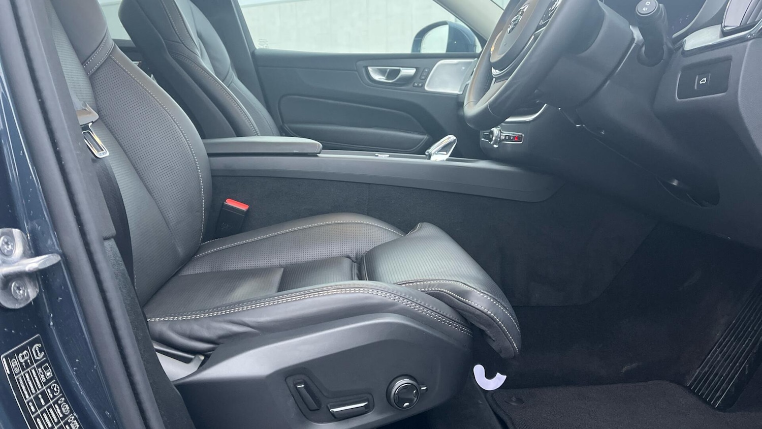 Used Volvo XC60 2025 for sale - 77238178: Photo 30