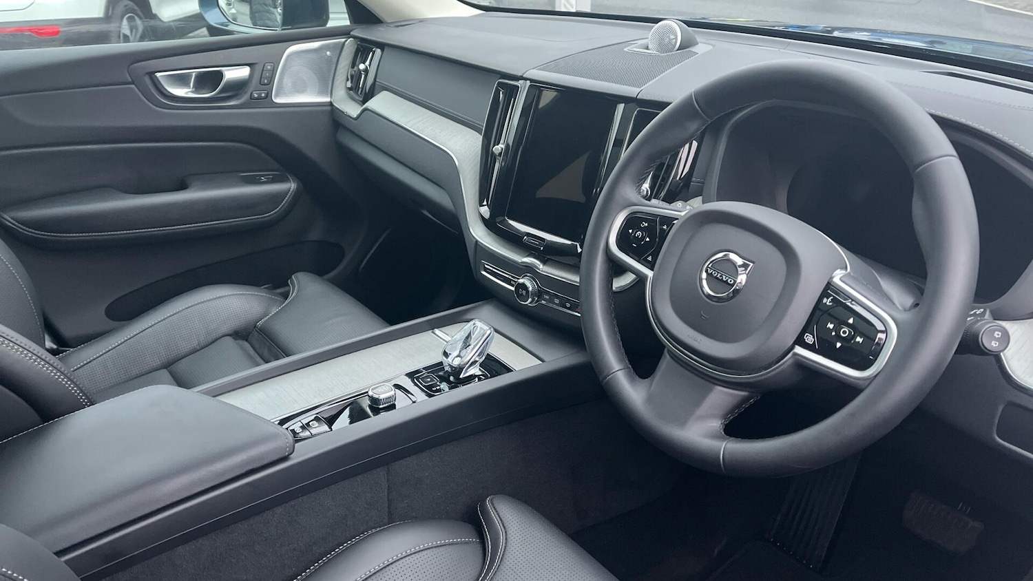 Used Volvo XC60 2025 for sale - 77238178: Photo 4