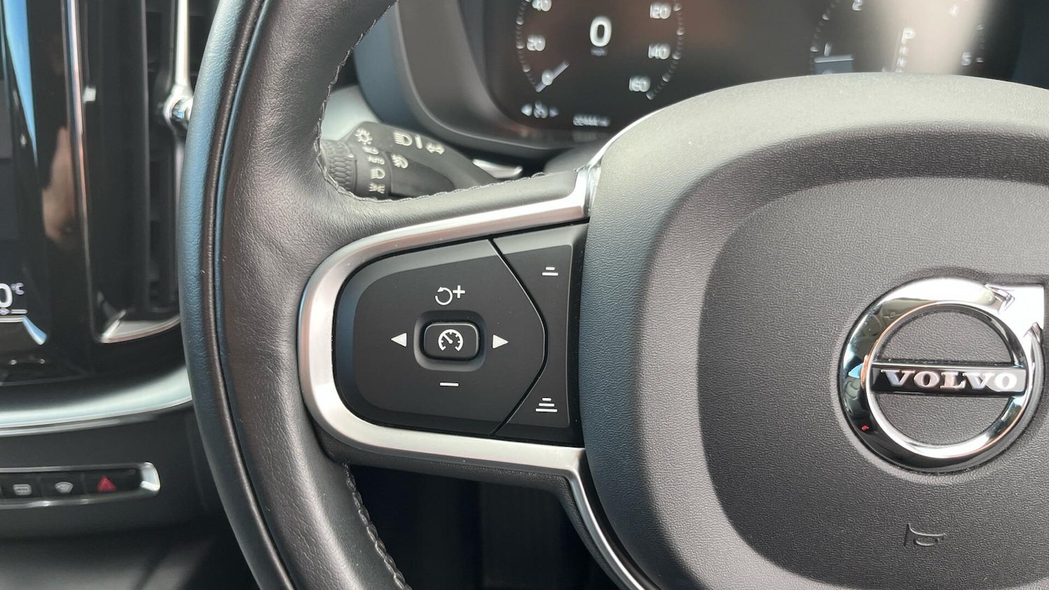 Used Volvo XC60 2018 for sale - 76072959: Photo 20