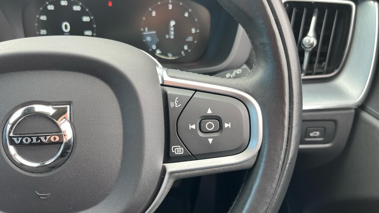 Used Volvo XC60 2018 for sale - 76072959: Photo 21