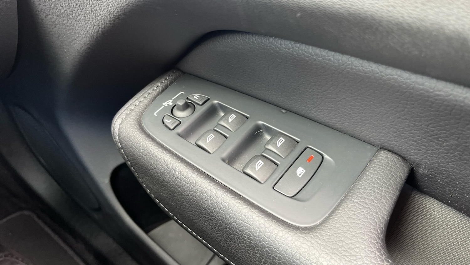 Used Volvo XC60 2018 for sale - 76072959: Photo 23