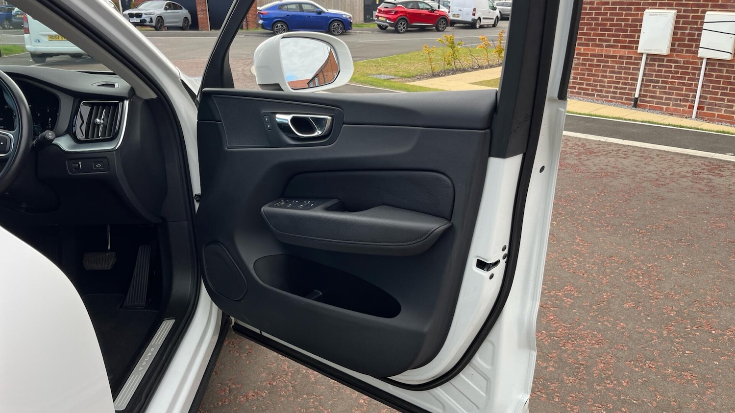 Used Volvo XC60 2018 for sale - 76072959: Photo 28