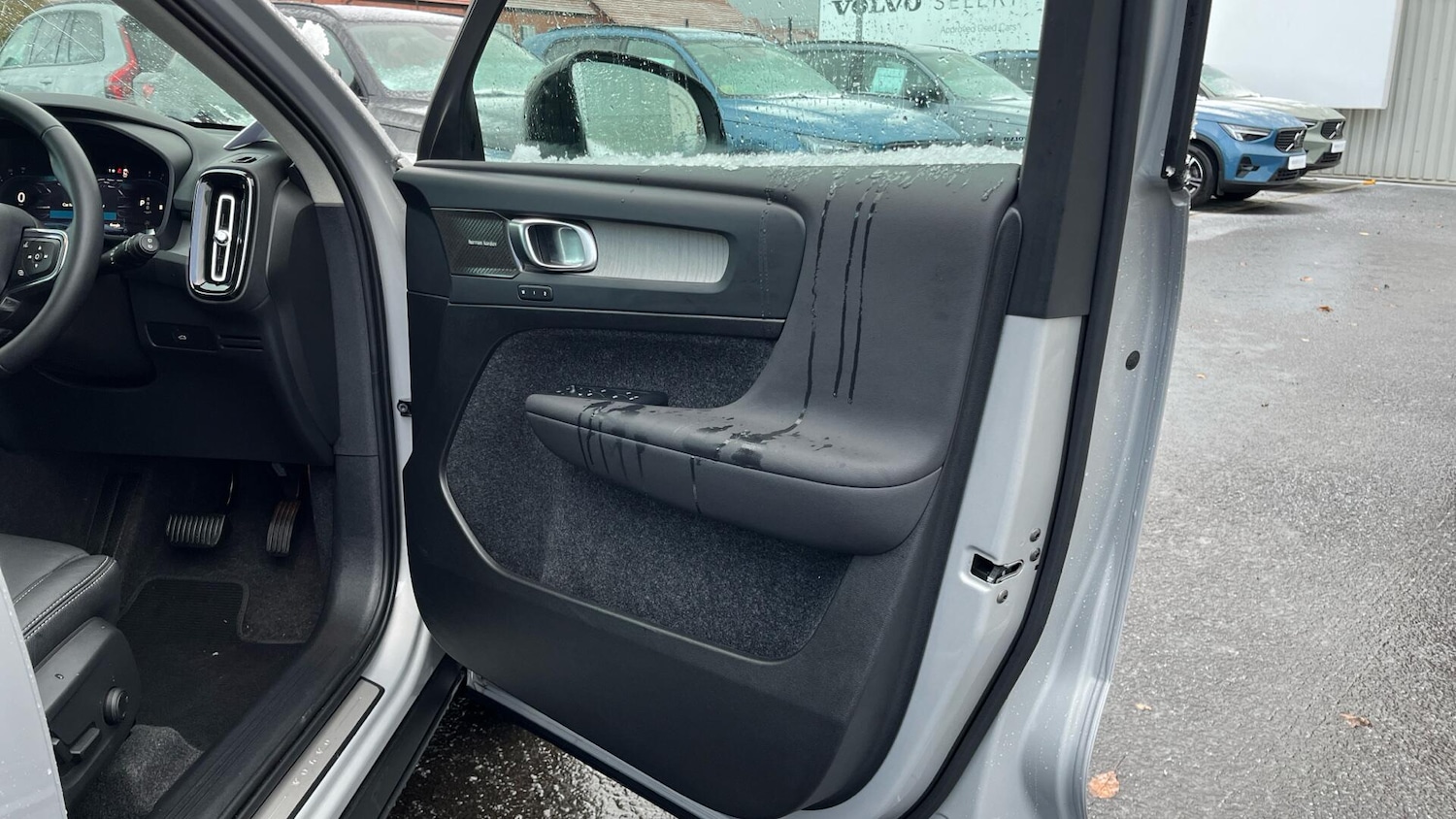 Used Volvo XC40 2024 for sale - 76992698: Photo 27