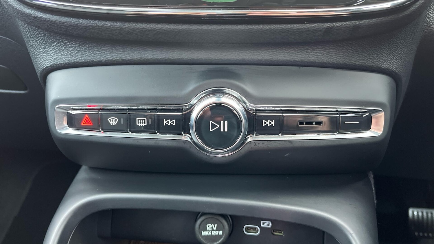 Used Volvo XC40 2024 for sale - 76992698: Photo 35