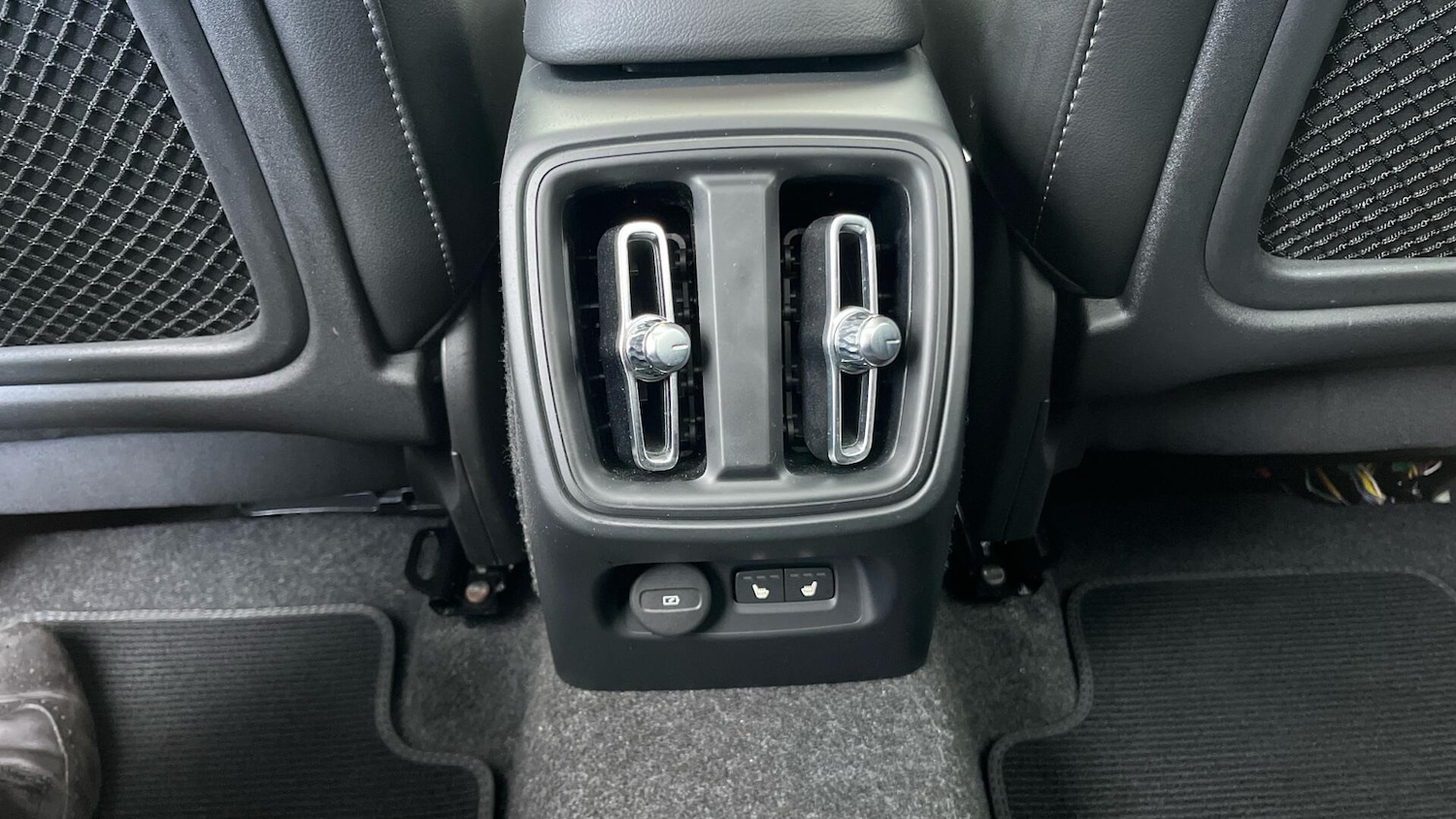 Used Volvo XC40 2024 for sale - 76992698: Photo 50