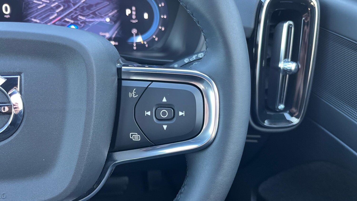 Used Volvo XC40 2023 for sale - 76898586: Photo 20