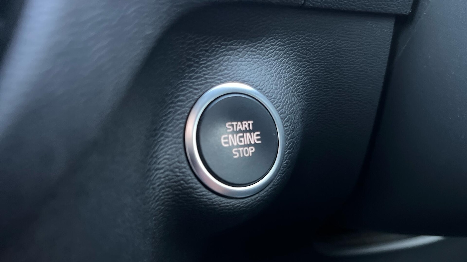 Used Volvo XC40 2023 for sale - 76898586: Photo 25