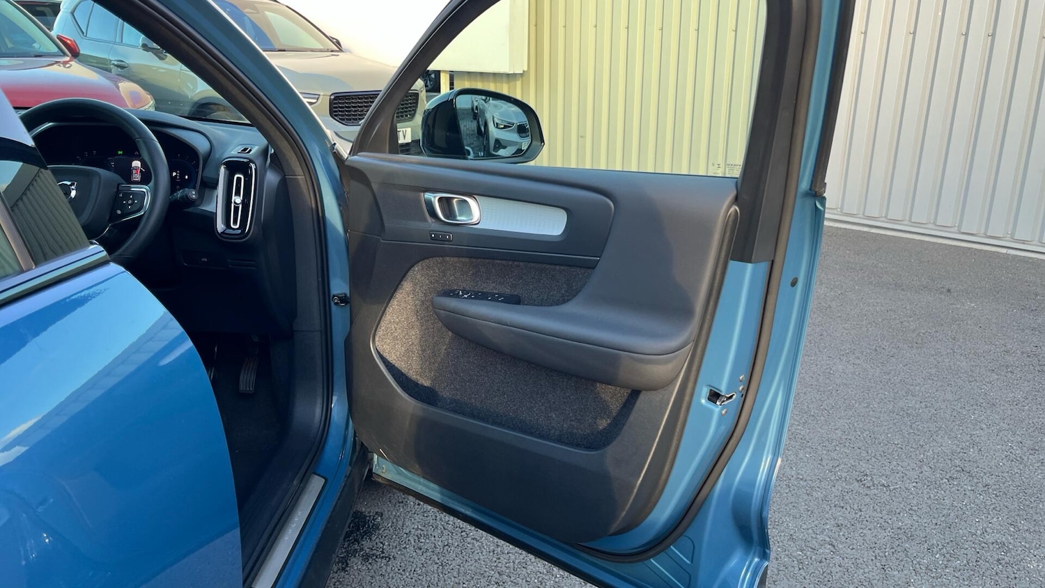 Used Volvo XC40 2023 for sale - 76898586: Photo 27