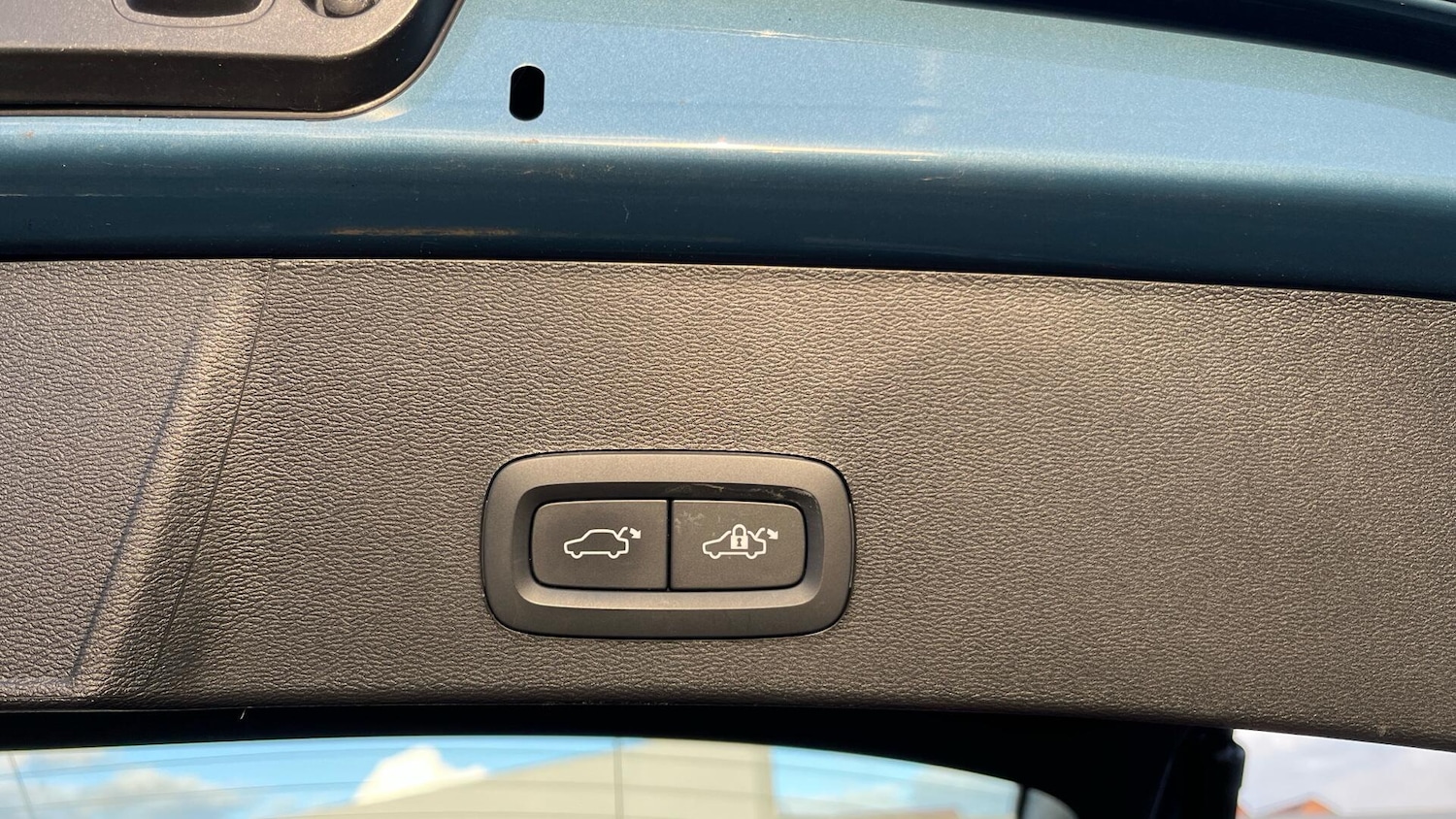 Used Volvo XC40 2023 for sale - 76898586: Photo 32