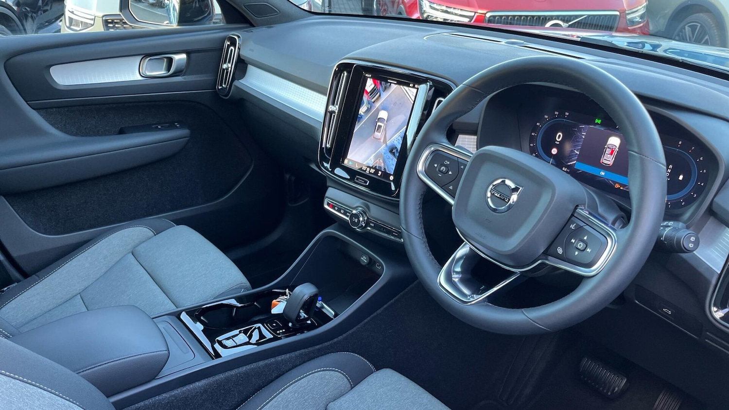 Used Volvo XC40 2023 for sale - 76898586: Photo 4