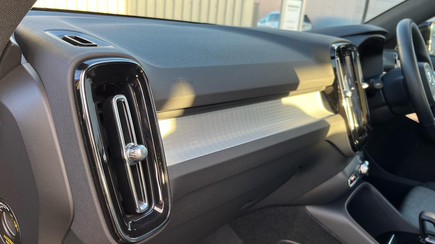 Used Volvo XC40 2023 for sale - 76898586: Photo 44