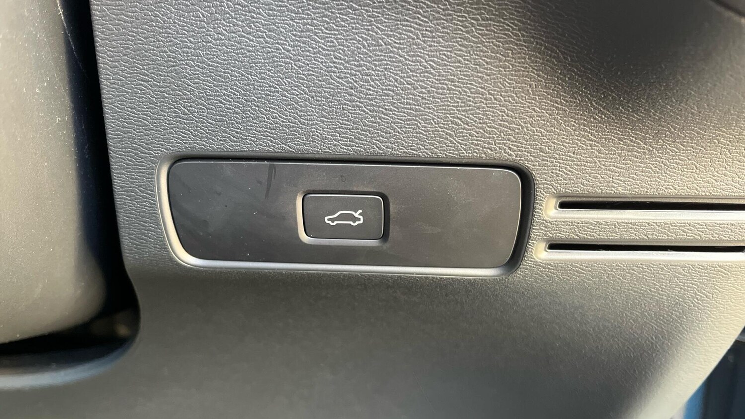 Used Volvo XC40 2023 for sale - 76898586: Photo 47