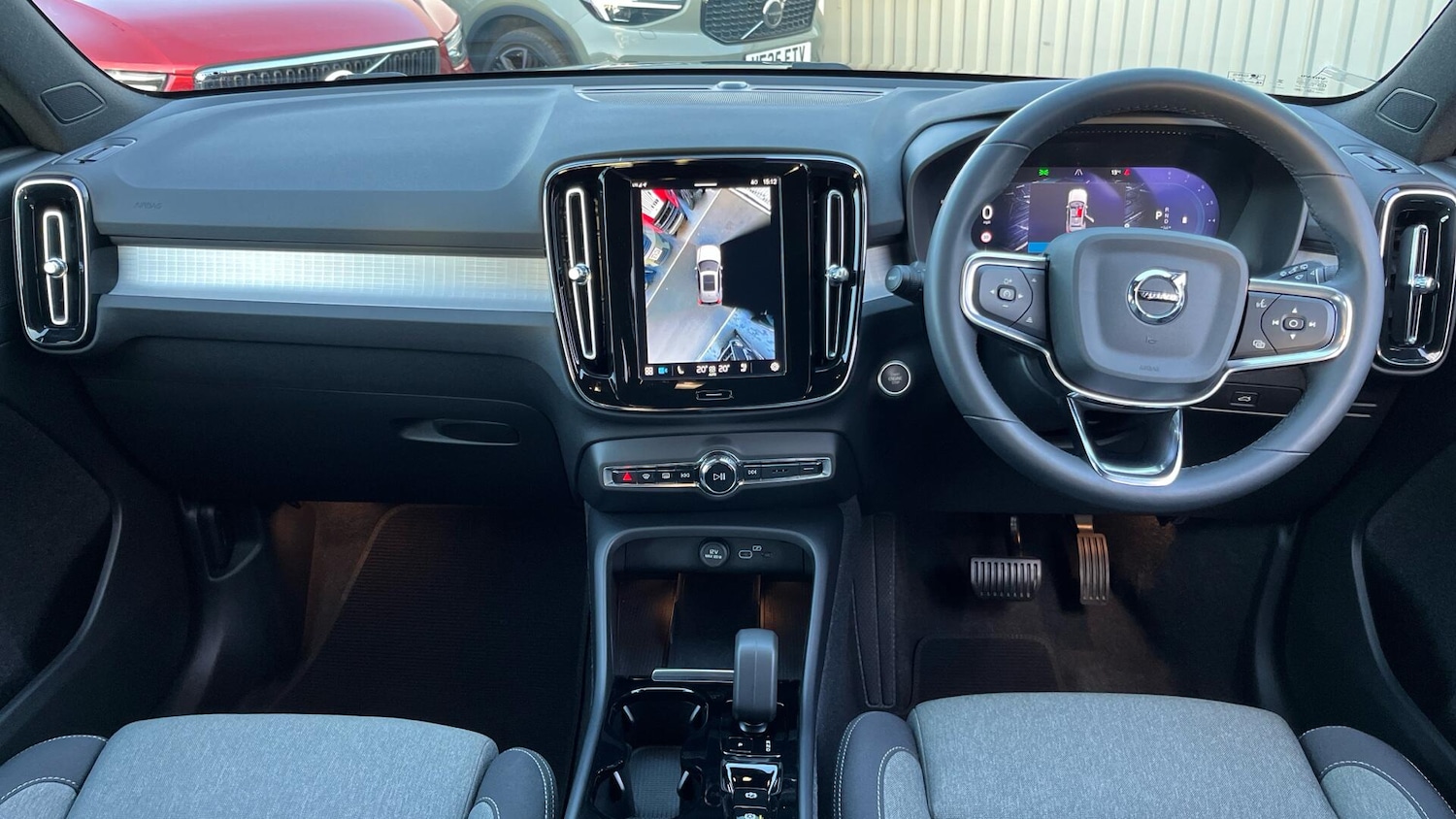 Used Volvo XC40 2023 for sale - 76898586: Photo 5