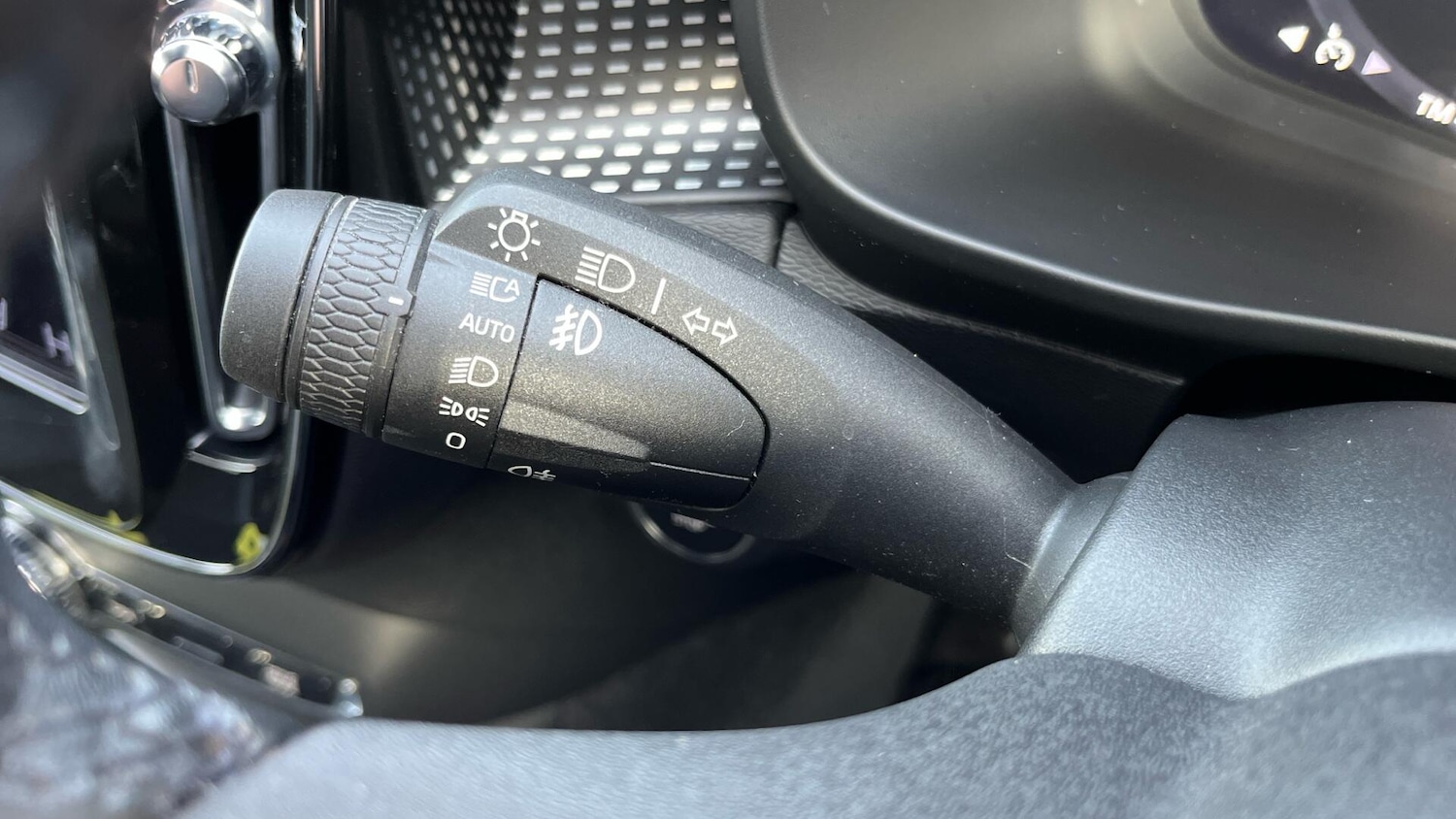 Used Volvo XC40 for sale - 76728995: Photo 18