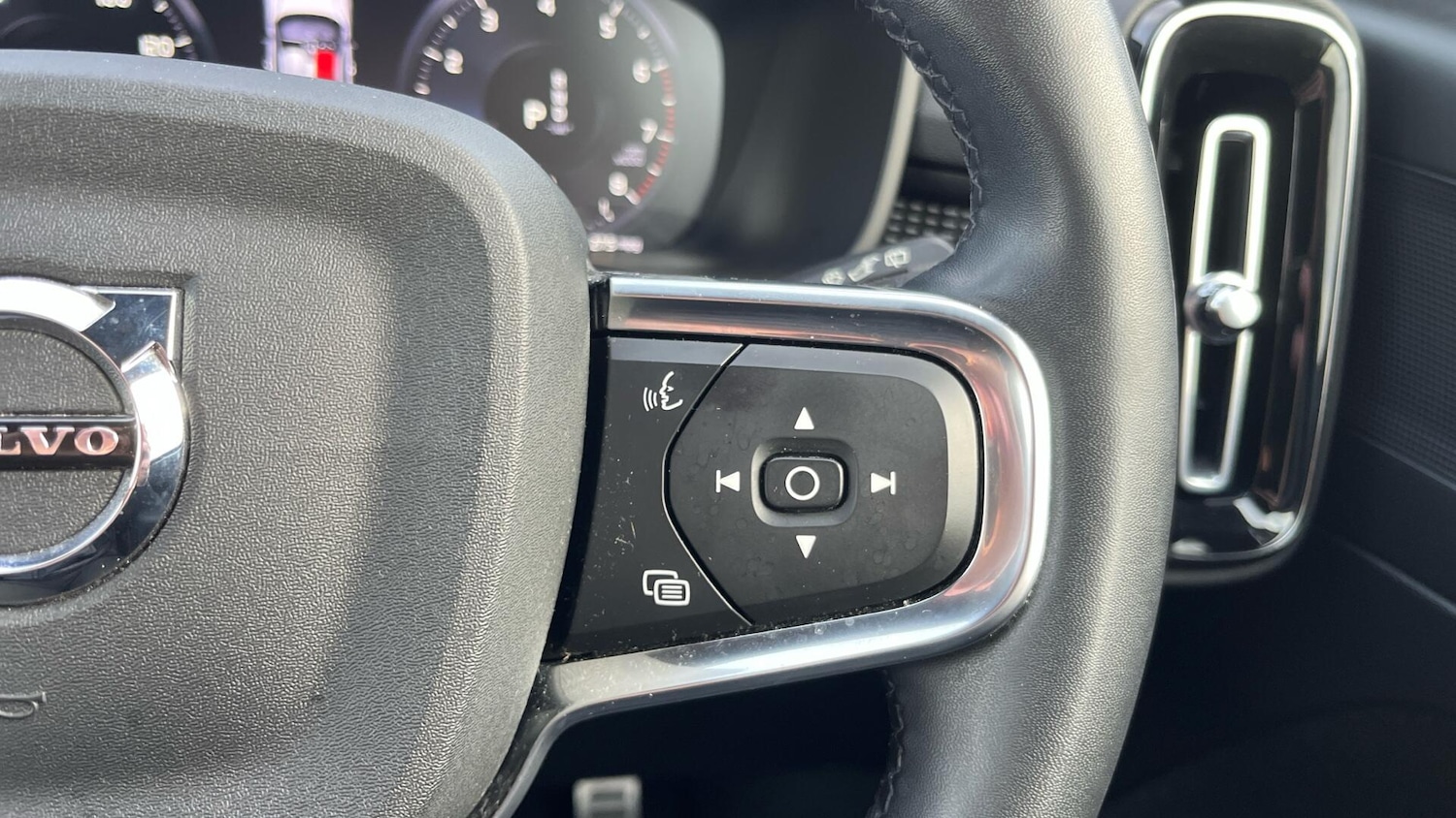 Used Volvo XC40 for sale - 76728995: Photo 20