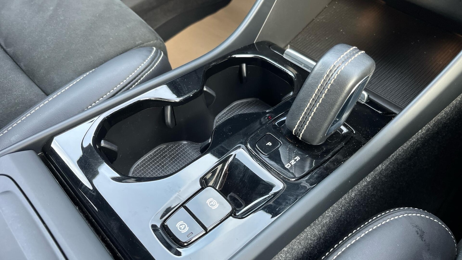 Used Volvo XC40 for sale - 76728995: Photo 24