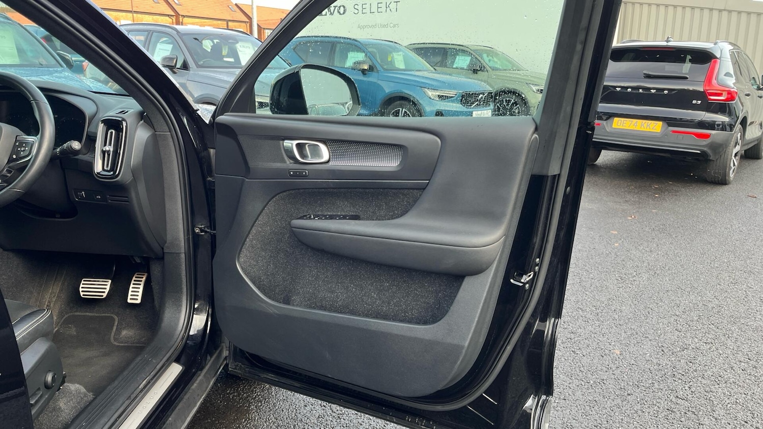 Used Volvo XC40 for sale - 76728995: Photo 27