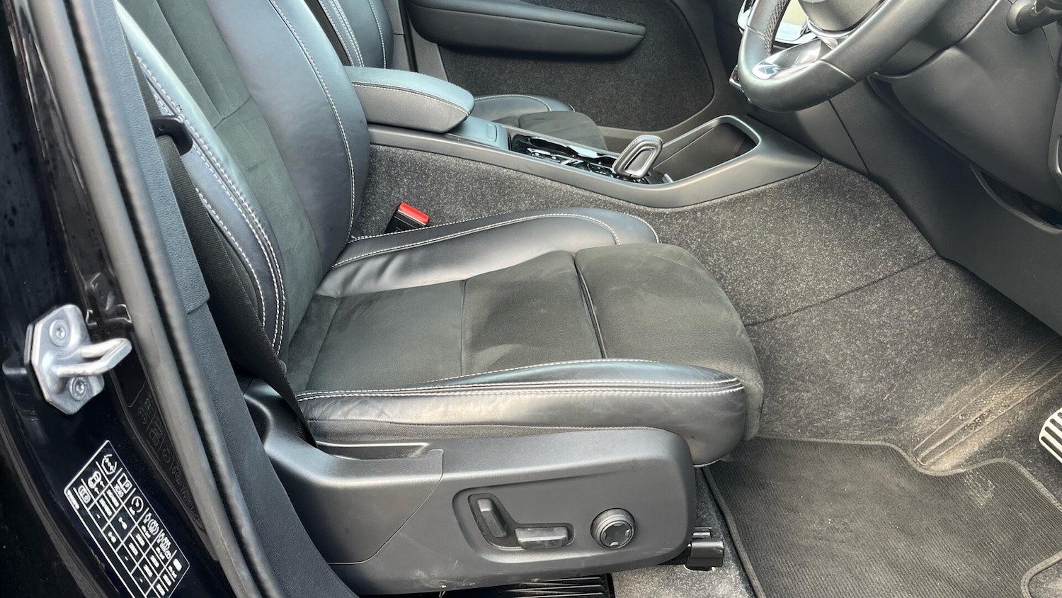 Used Volvo XC40 for sale - 76728995: Photo 28